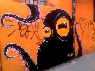 street art in bologna sharko vicolo facchini